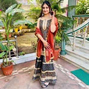 Monochromatic sharara, beautiful fitting, gold sequin work in front. Size M/L